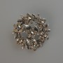Broche Fleur, strass gris, métal argenté, 37×37 mm