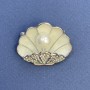 Broche Coquille avec perle et strass blancs, métal argenté 34×29 mm+