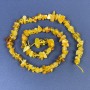 Perles d’ambre éclats 7–10 × 4 mm, sur fil, longueur 39 cm+