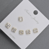 Boucles d'oreilles puces 5 mm ± métal doré, strass blancs