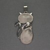 Pendentif «Chat» en cristal de roche et métal argenté 25×51 mm ±