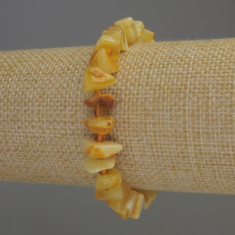 Bracelet en éclats d'ambre avec perles de rocaille 3 mm ±, longueur 18 cm ±, élastique