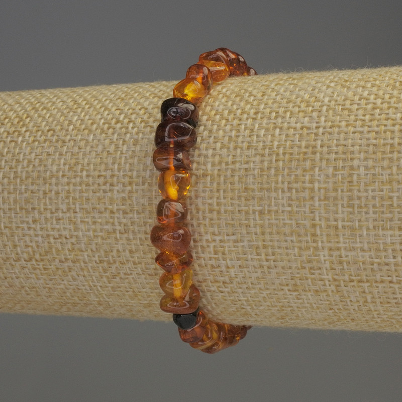 Bracelet en éclats d'ambre 7–9 × 5 mm ±, longueur 18 cm ±, élastique