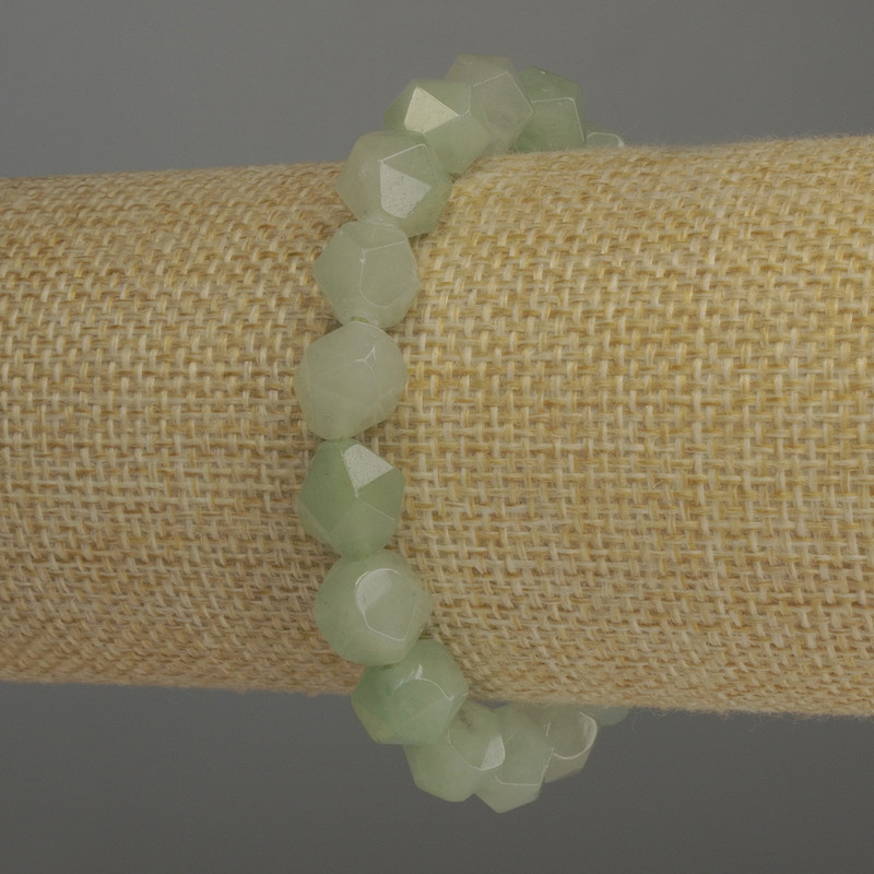Bracelet en néphrite à facettes, diamètre d’environ 10 × 9 mm, longueur 18 cm, élastique