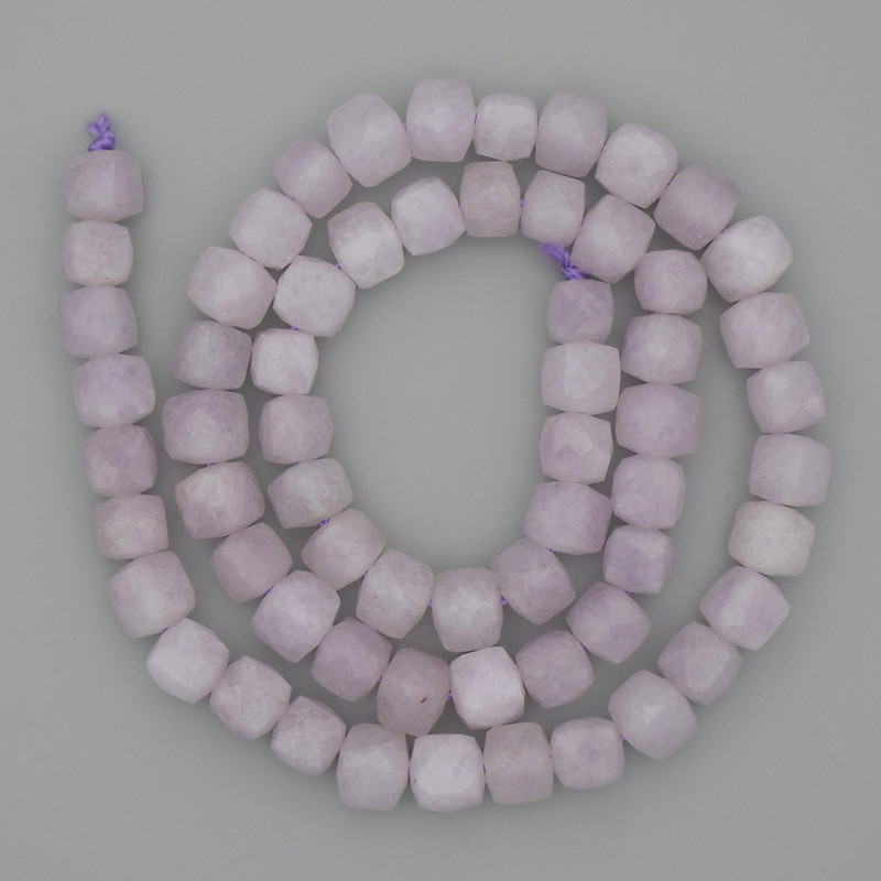Perles de kunzite sur fil, cubes facettés 7×7 mm, longueur 39 cm ±