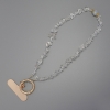 Porte-clé pour téléphone — cristal de roche, grains 4–8 × 2,5 mm ±, anneau de 24 mm, longueur 40 cm (longueur mesurée sur les perles 37 cm)