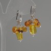 Boucles d'ambre boule, diamètre 6 mm ±, taillées en facettes 14x7 mm ±, longueur 35 mm ±