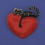 Broche Chat sur le cœur émaillé 42×39 mm ± métal doré