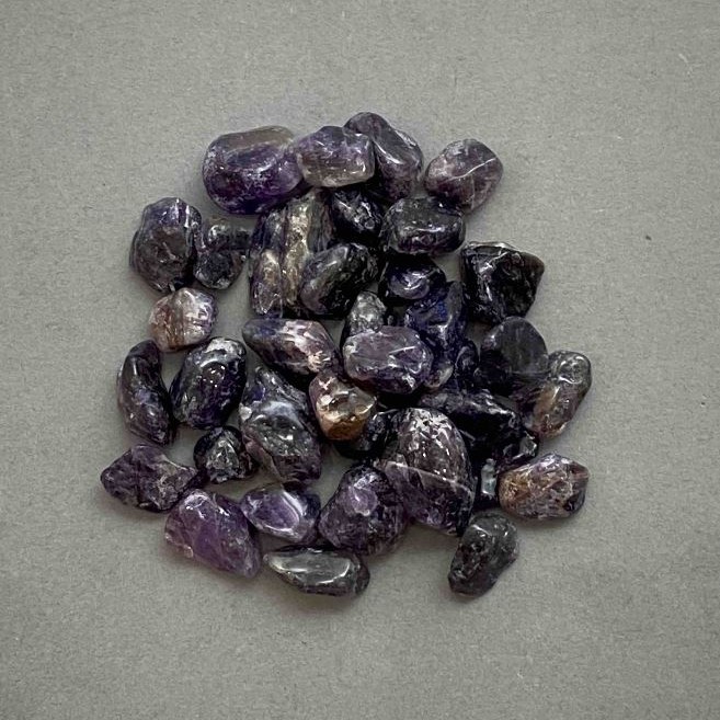 Galet d'améthyste naturel sans trou 11-14×9-12 mm ± (par 100 g ±)