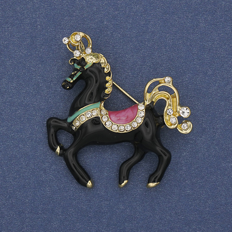 Broche Cheval noir émail, strass blancs, métal doré, 39×40 mm+