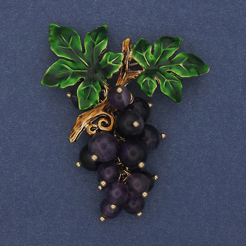 Broche grappe de raisin, améthyste dorée sur métal, 45×60 mm+