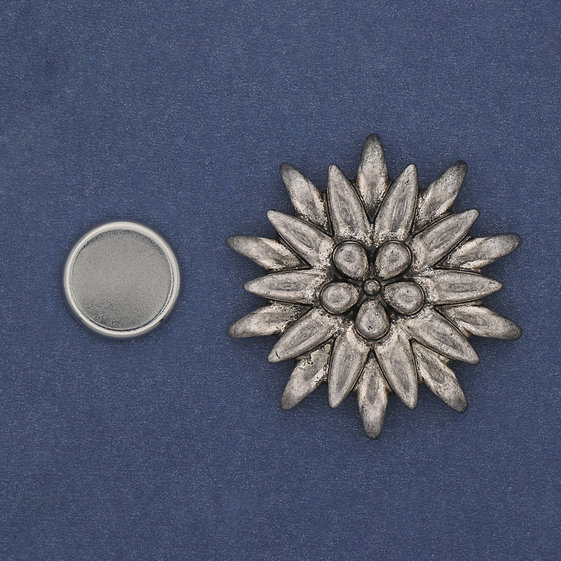 Broche magnétique «Fleur» 41 mm ± métal argenté