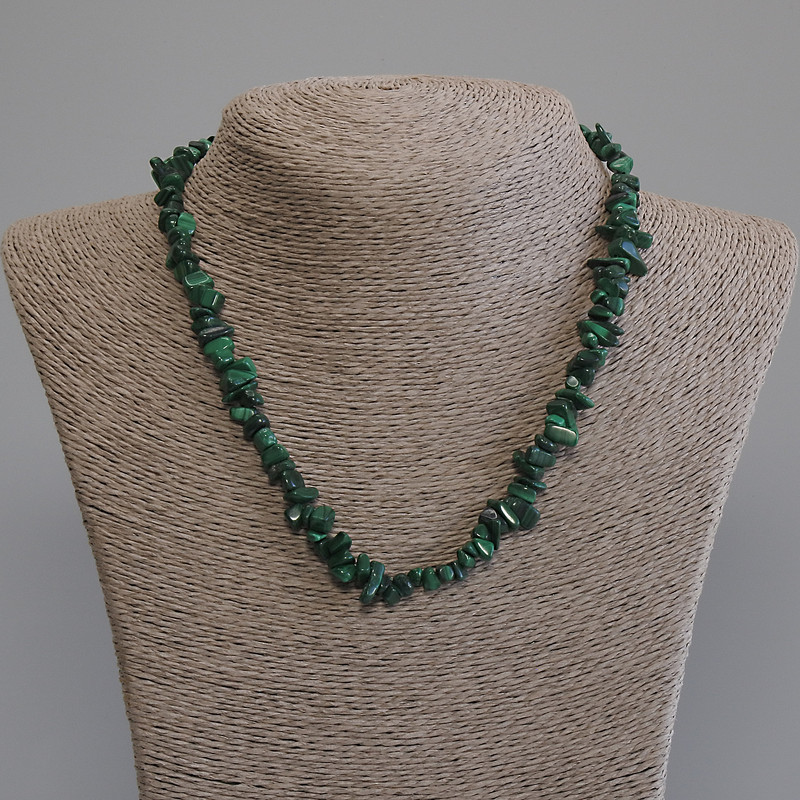 Collier d'éclats de malachite, diamètre 6–11×3–6 mm, longueur 45 cm