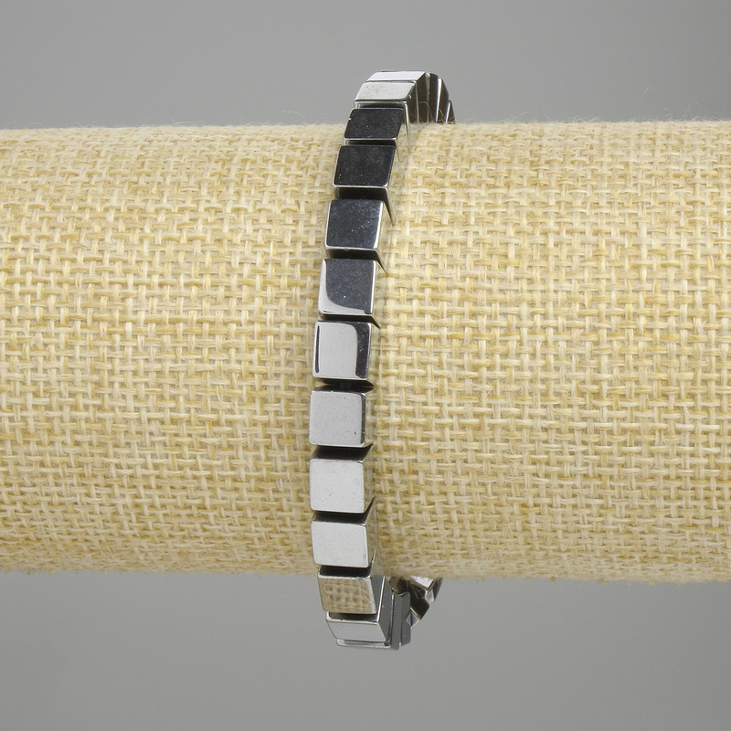 Bracelet en hématite – cubes, diamètre 6×6 mm ±, couleur argentée, longueur 18 cm ±, élastique