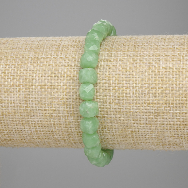 Bracelet en chrysoprase facettée, cubes de 7×7 mm, longueur 18 cm ±, élastique