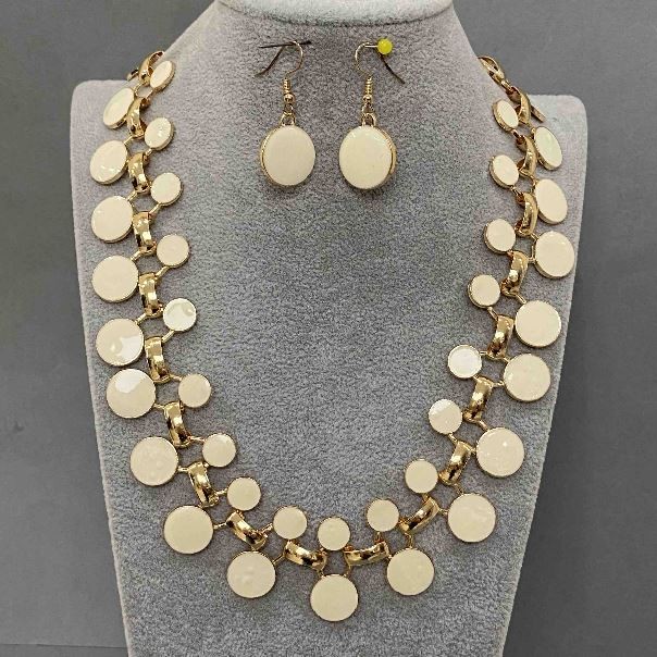 Ensemble collier et boucles d'oreilles émail blanc, longueur 48 cm+