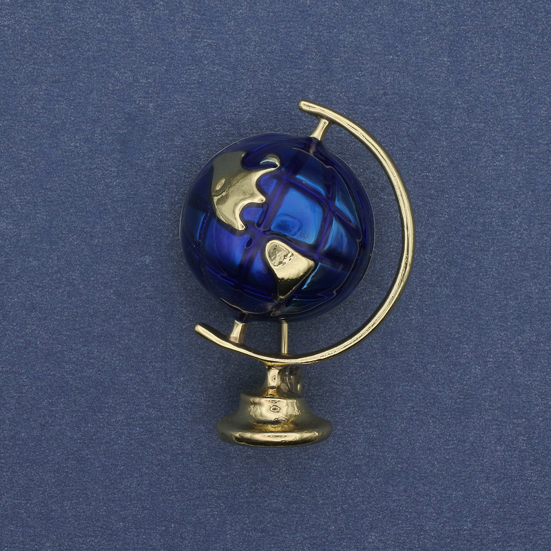 Broche Globe doré en métal émaillé, 36×24 mm