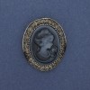 Broche-camée «Dame», strass, métal argenté, 43×38 mm +