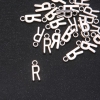 Pendentif lettre «R» 17×7 mm, conditionnement 20 g (± 25 pièces)