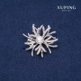 Broche Xuping Fleur d'hiver rhodiée 40 mm