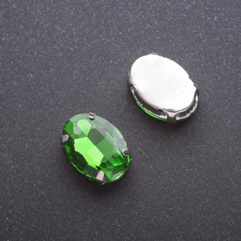 Prix par emballage / 10 pièces - Cristal cousu en monture ovale 13×18 mm couleur verte