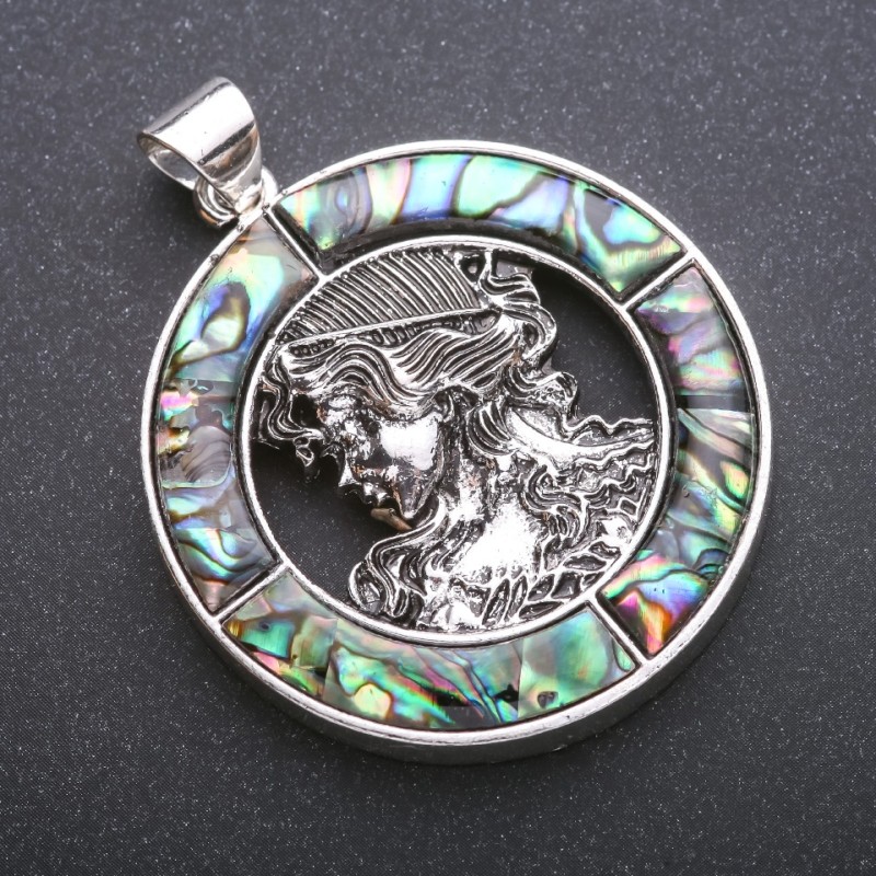 Pendentif «Gréchanka» avec Haliotis dans une monture 45×57 mm