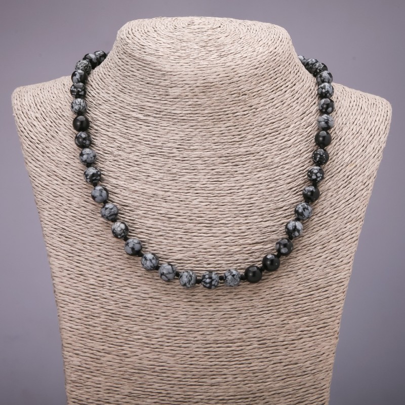 Collier d'obsidienne neigeuse «Larmes d'Apache» – billes lisses 8 mm, longueur 48 cm