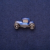 Broche Voiture bleu nuit et noir émaillée avec strass, métal doré 17×29 mm