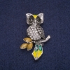 Soldes ! Broche chouette avec cristaux, métal argenté 27 × 42 mm