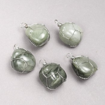 Pendentif en sérafinite naturel dans un tissage argenté, diamètre 35 × 20 mm+