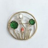 Soldes ! Broche « Plantes » avec émail, strass blancs et perle centrale, métal doré 47 mm +