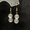 Boucles d"oreilles en pierre naturelle œil-de-chat blanc, diamètre 10 mm ±, longueur 42 mm ±