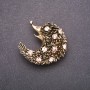 Broche avec strass roses 42 × 42 mm métal jaune