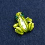 Broche Grenouille en métal doré, strass et émail 28 × 30 mm +