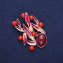 Broche Feuilles avec cornaline, émail bordeaux, métal doré 38×53 mm