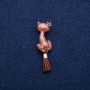 Broche Chat en émail et queue en pinceau, 14 × 50 mm, métal doré