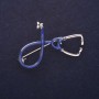 Broche stéthoscope bleu émaillé, métal argenté, 44 × 30 mm