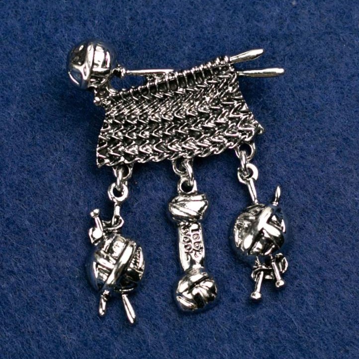Broche «Tricot» métal gris clair 46×38 mm