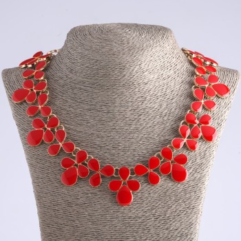 Collier à émail rouge «Coquette», longueur 53 cm, métal doré