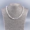 Collier en pierre naturelle — cristal de roche, cubes taillés, diamètre d'environ 7 mm, longueur d'environ 48 cm
