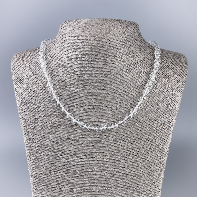 Collier en cristal de roche facetté, bille de 6 mm, longueur 47 cm +/-