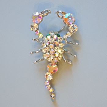 Broche Scorpion avec strass blancs et verts, métal argenté 70 × 37 mm+